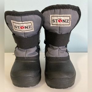 Stonz toddler boot. Size 7, grey.